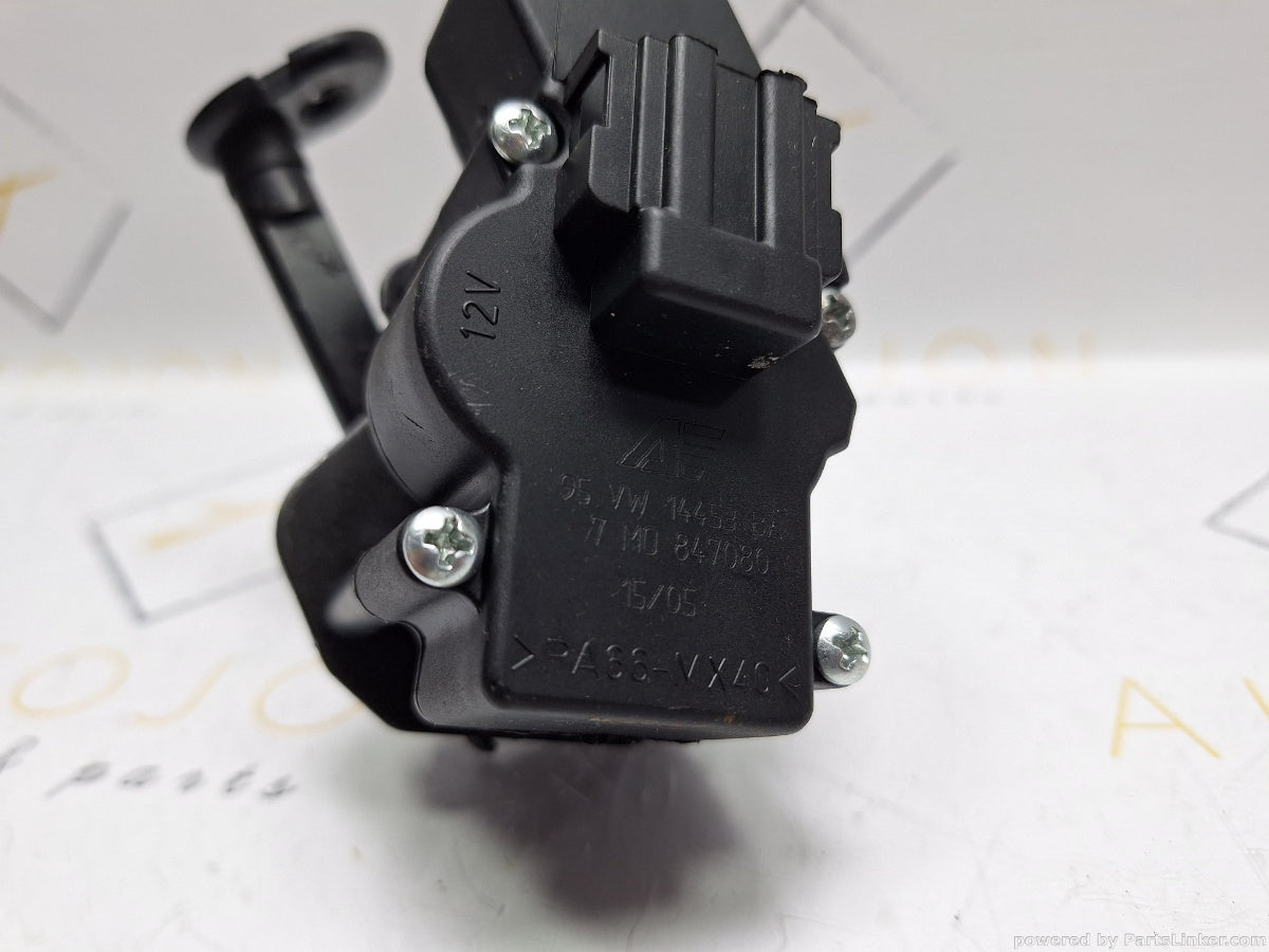 Motoras deschidere geam lateral dreapta spate SEAT ALHAMBRA (7V8, 7V9) [ 1996 - 2010 ] TDI (ASZ) 96KW|131HP 7M0847080