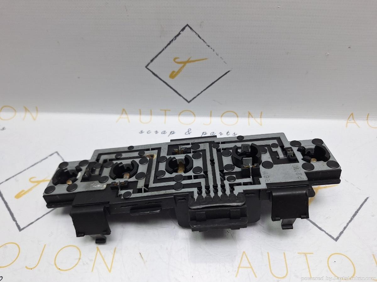 Soclu stop SKODA OCTAVIA (1U2) [ 1996 - 2010 ] 1.6 (AEH, AKL) 74KW|101HP OEM 1U6945257