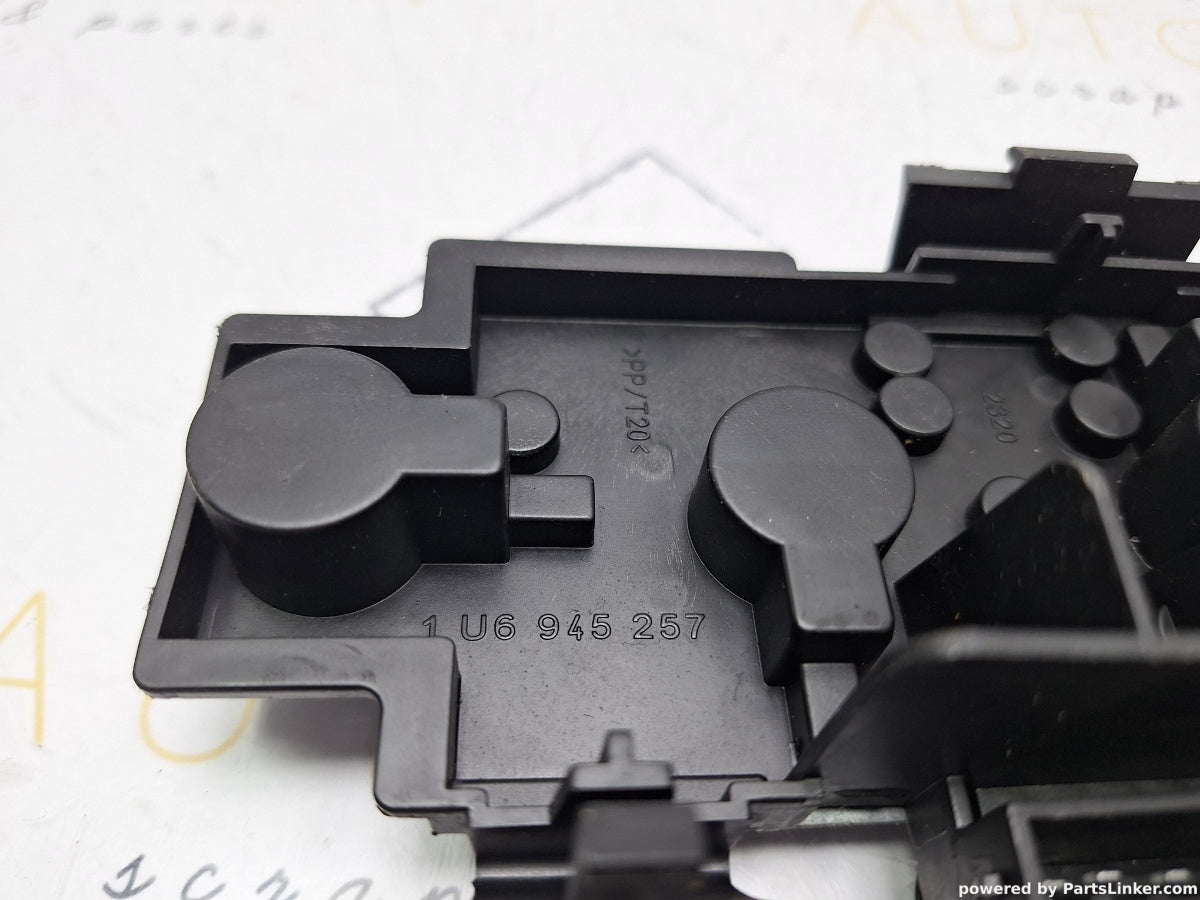 Soclu stop SKODA OCTAVIA (1U2) [ 1996 - 2010 ] 1.6 (AEH, AKL) 74KW|101HP 1U6945257