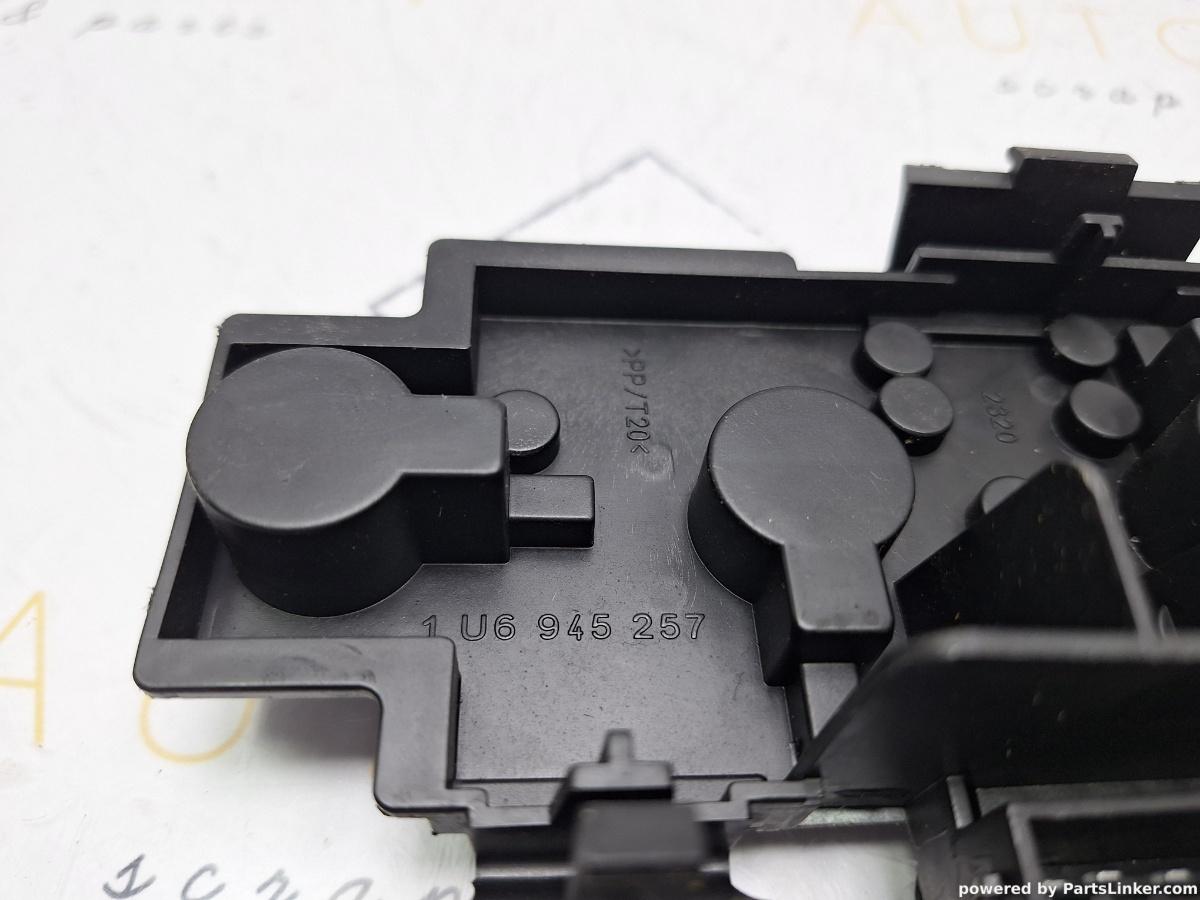 Soclu stop SKODA OCTAVIA (1U2) [ 1996 - 2010 ] 1.6 (AEH, AKL) 74KW|101HP OEM 1U6945257