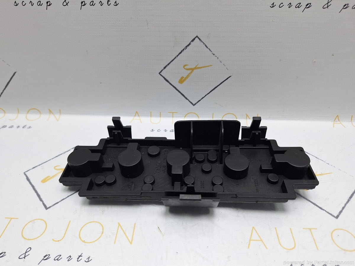 Soclu stop SKODA OCTAVIA (1U2) [ 1996 - 2010 ] 1.6 (AEH, AKL) 74KW|101HP 1U6945257