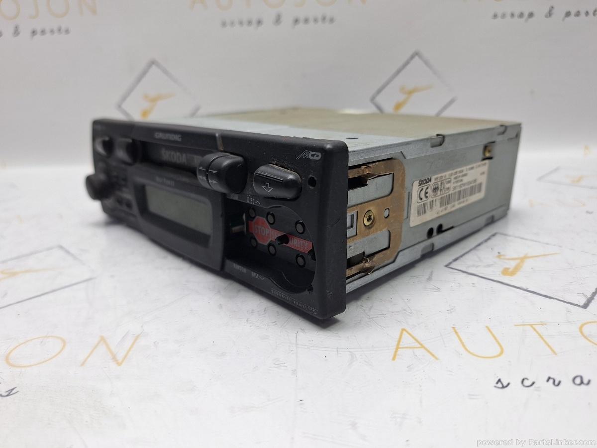 Casetofon SKODA OCTAVIA (1U2) [ 1996 - 2010 ] 1.6 (AEH, AKL) 74KW|101HP OEM 1U0035160A