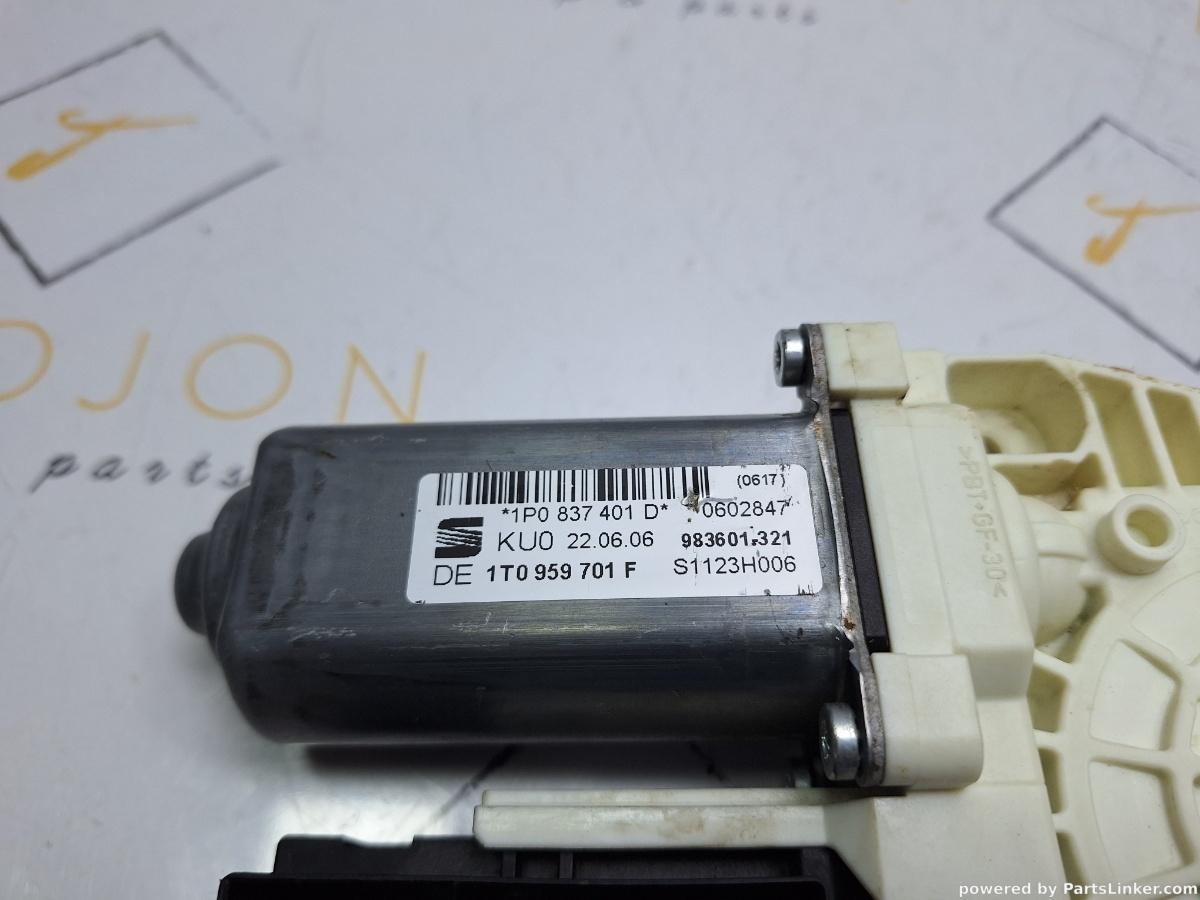 Motoras macara geam stanga fata SEAT LEON II (1P1) [ 2005 - 2013 ] TDI (BKC, BLS, BXE) 77KW|105HP OEM 1K0959793L / 1T0959701F