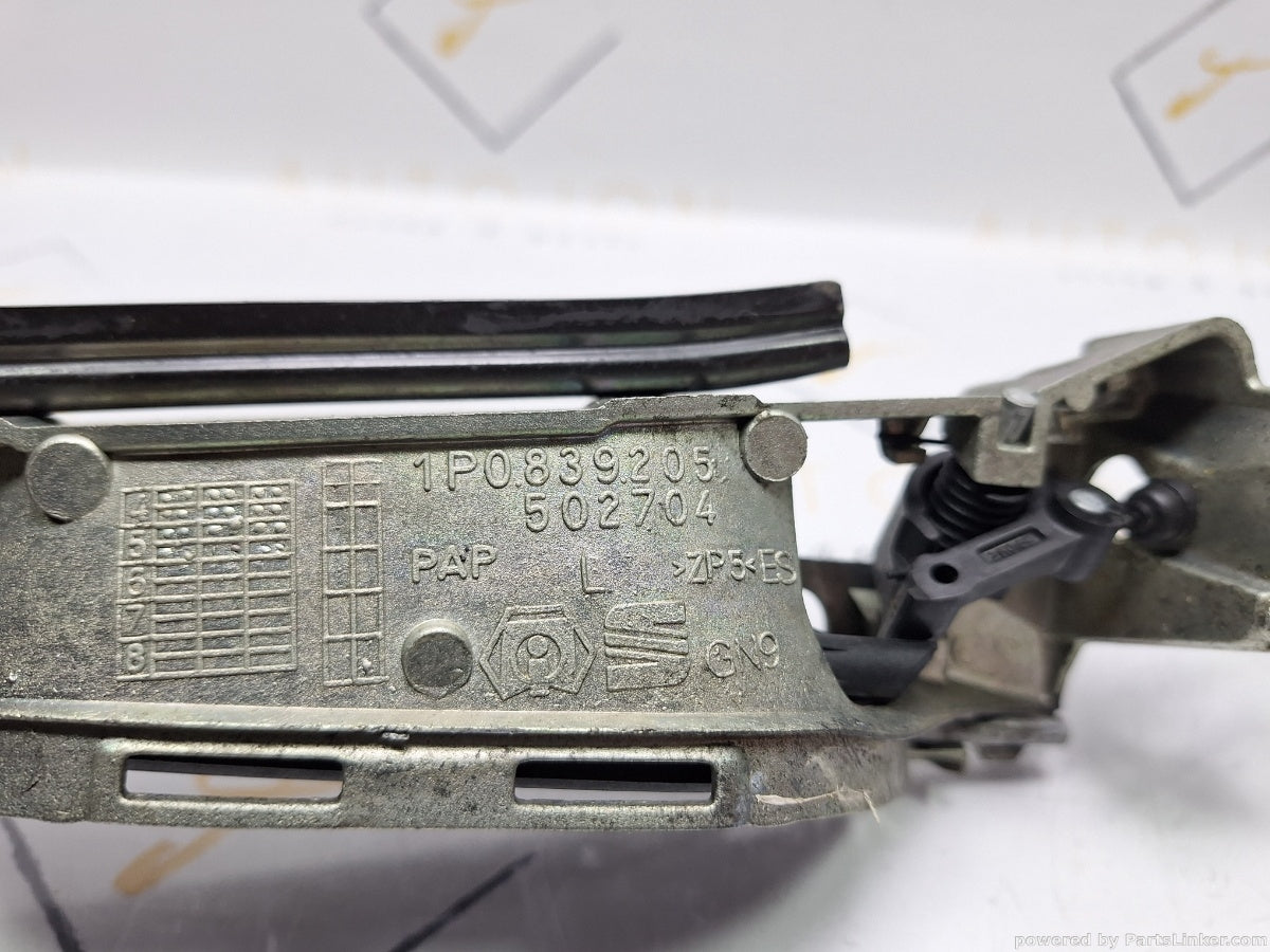 Maner exterior usa stanga spate SEAT LEON II (1P1) [ 2005 - 2013 ] TDI (BKC, BLS, BXE) 77KW|105HP 1P0839205