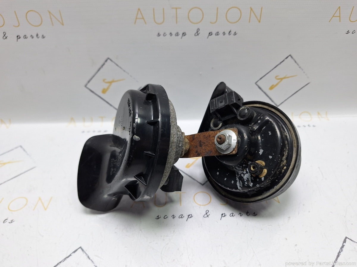 Claxoane AUDI A3 (8L1) [ 1996 - 2006 ] 1.6 (AVU, BFQ) 75KW|102HP 3B0951221 / 3B0951223