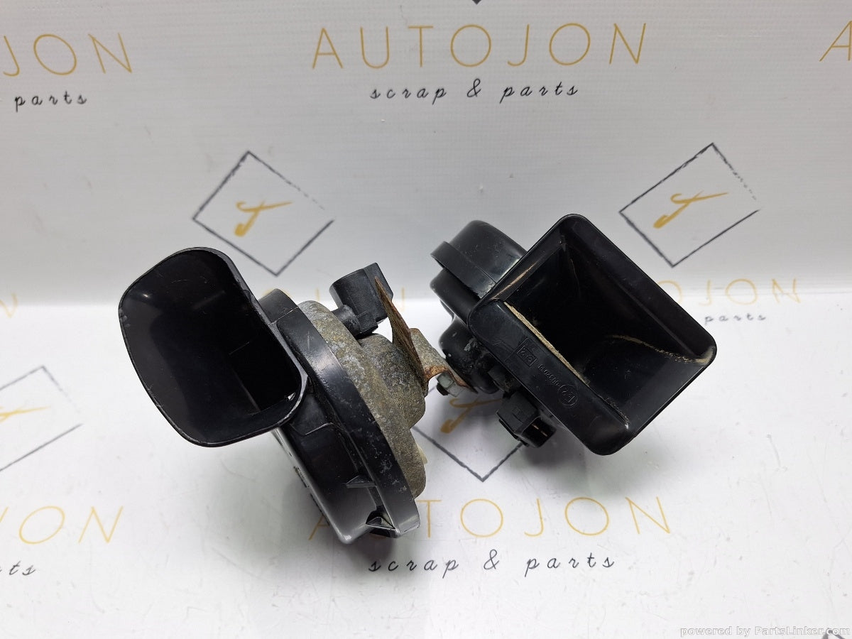 Claxoane AUDI A3 (8L1) [ 1996 - 2006 ] 1.6 (AVU, BFQ) 75KW|102HP 3B0951221 / 3B0951223