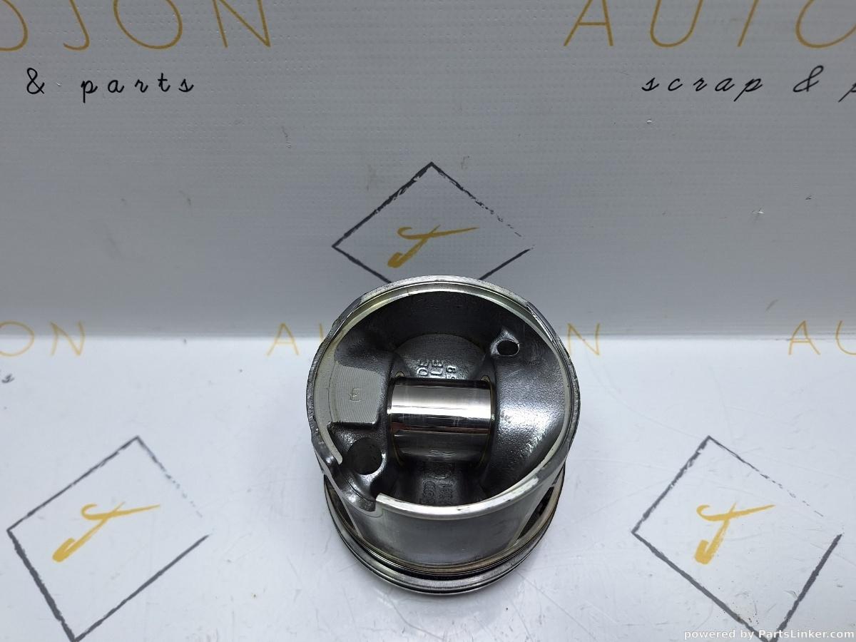 Piston cilindru 3/4 VOLKSWAGEN GOLF V (1K1) [ 2003 - 2009 ] TDI (BKC, BLS, BXE) 77KW|105HP MAHLE 79L59
