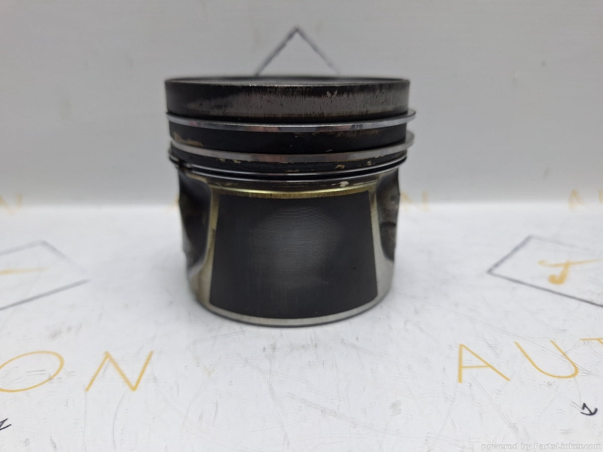 Piston cilindru 3/4 VOLKSWAGEN GOLF V (1K1) [ 2003 - 2009 ] TDI (BKC, BLS, BXE) 77KW|105HP MAHLE 79L59