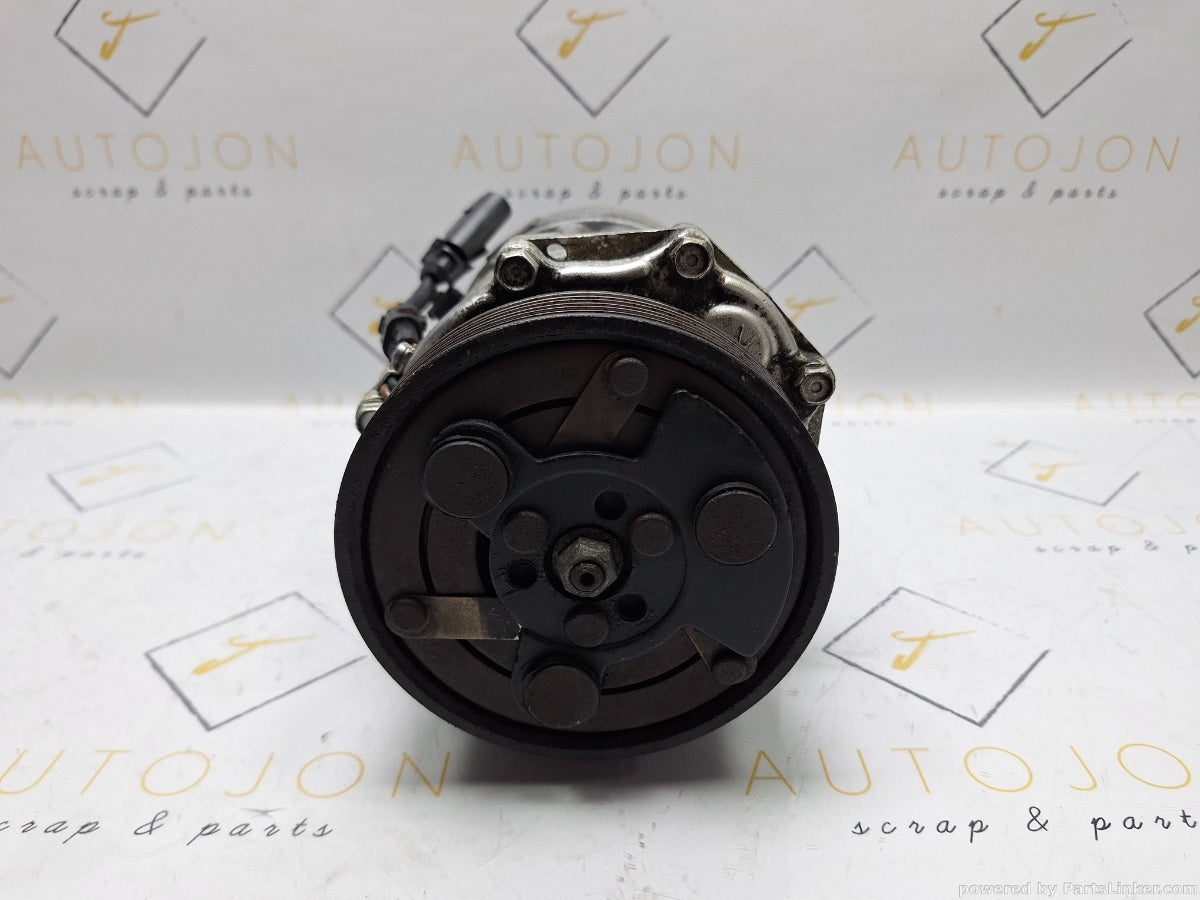 Compresor AC VOLKSWAGEN GOLF IV (1J1) [ 1997 - 2007 ] TDI (ATD, AXR) 74KW|101HP Valeo 813700