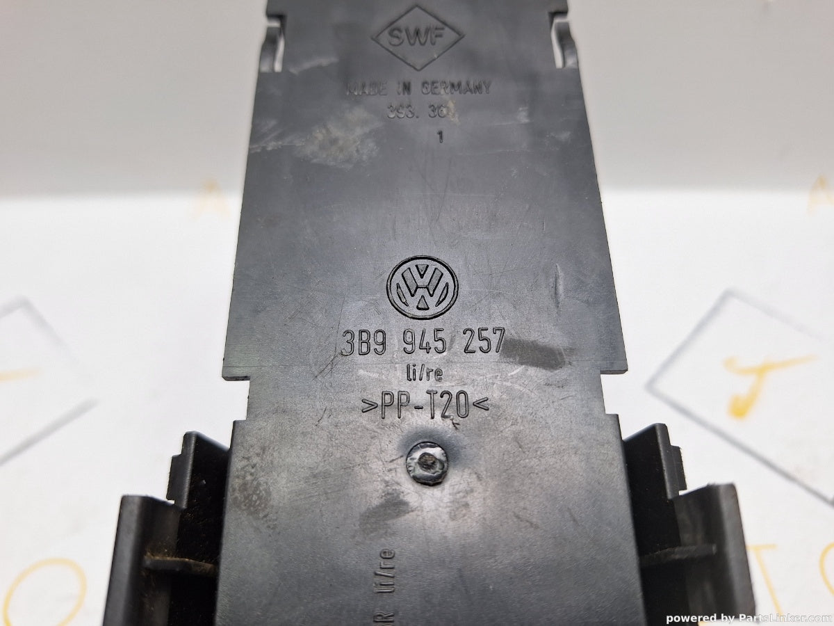 Soclu stop VOLKSWAGEN PASSAT Estate (3B5) [ 1997 - 2001 ] TDI (AJM, ATJ) 85KW|115HP 3B9945257