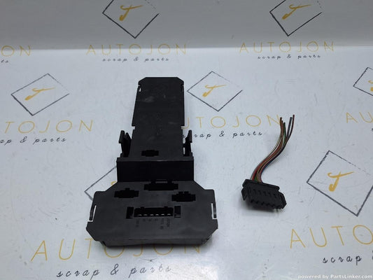 Soclu stop VOLKSWAGEN PASSAT Estate (3B5) [ 1997 - 2001 ] TDI (AJM, ATJ) 85KW|115HP OEM 3B9945257