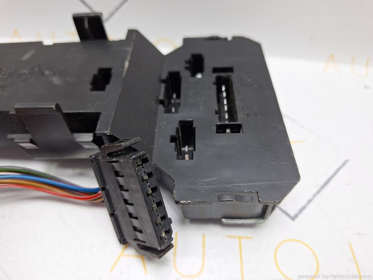 Soclu stop VOLKSWAGEN PASSAT Estate (3B5) [ 1997 - 2001 ] TDI (AJM, ATJ) 85KW|115HP OEM 3B9945257
