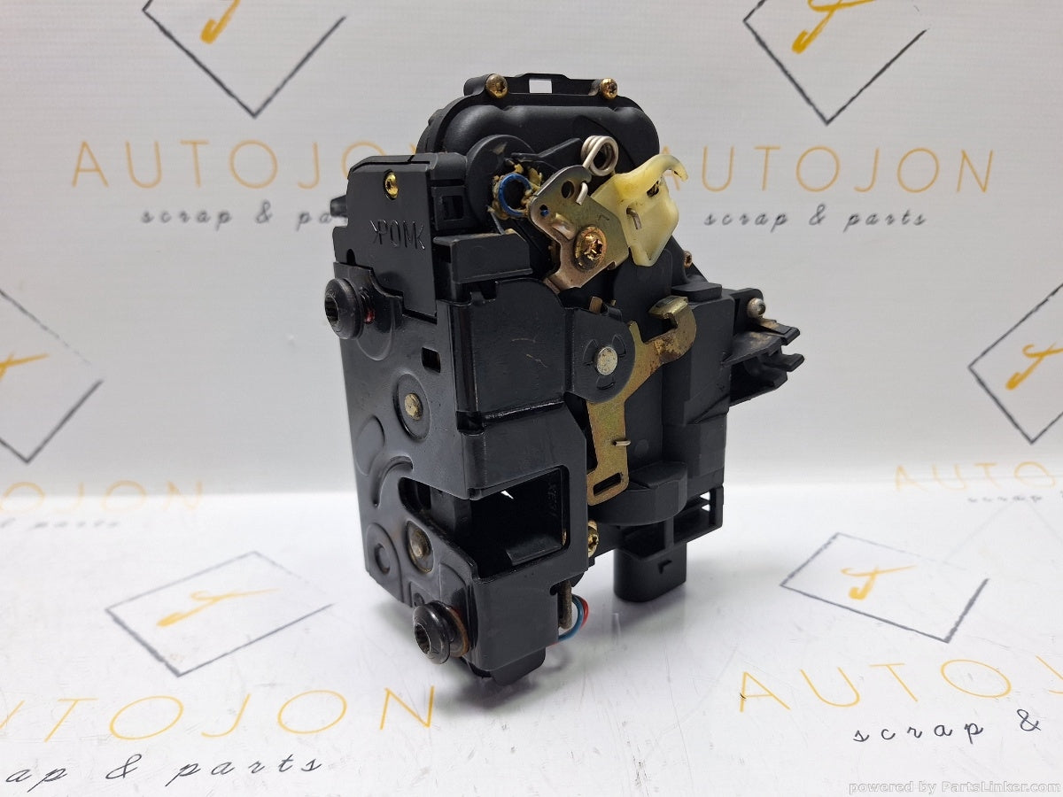 Broasca usa dreapta spate VOLKSWAGEN PASSAT Estate (3B5) [ 1997 - 2001 ] TDI (AJM, ATJ) 85KW|115HP 3B4839016A