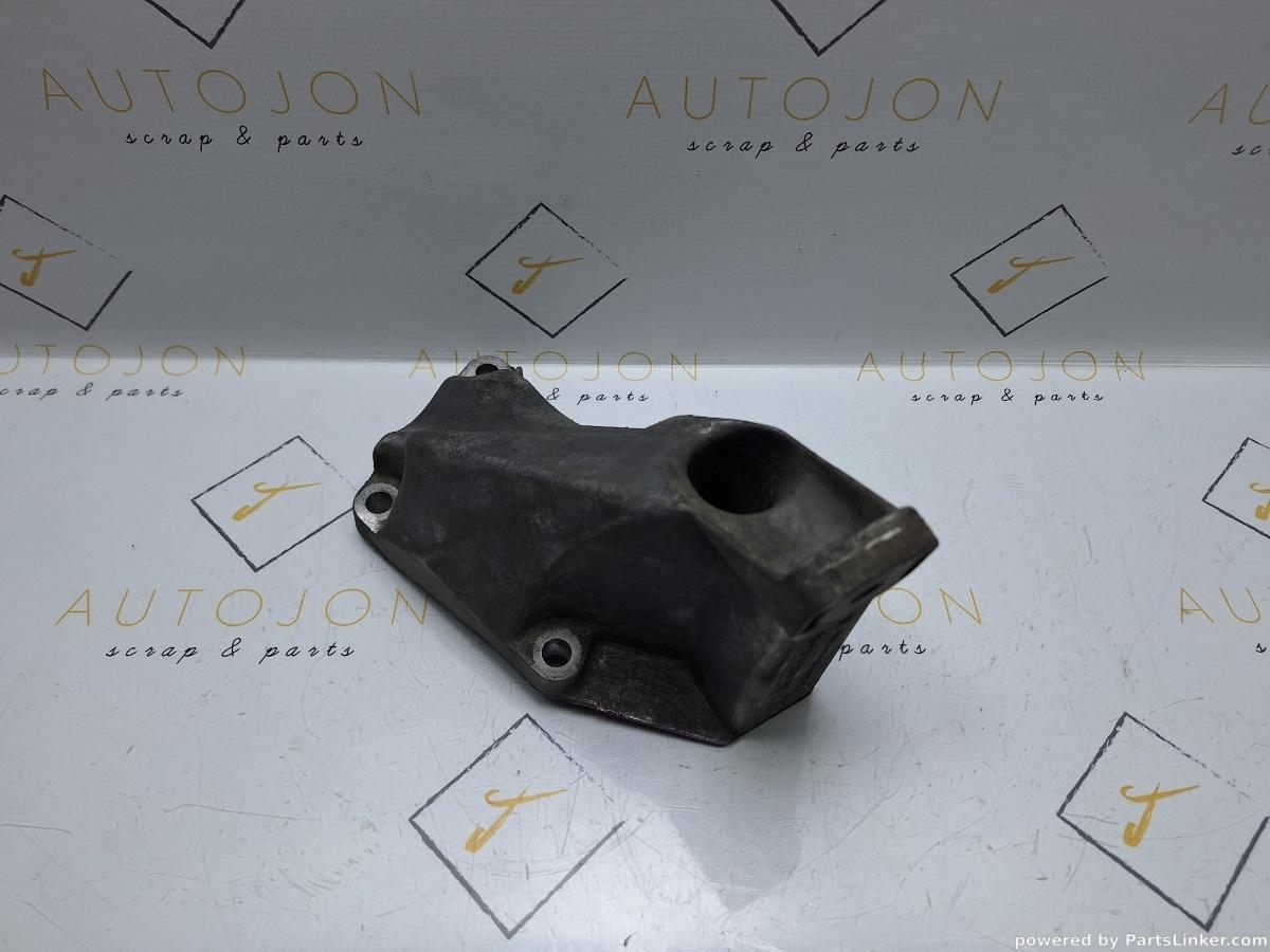 Suport motor Stanga VOLKSWAGEN PASSAT Estate (3B5) [ 1997 - 2001 ] TDI (AJM, ATJ) 85KW|115HP OEM 8D0199307P