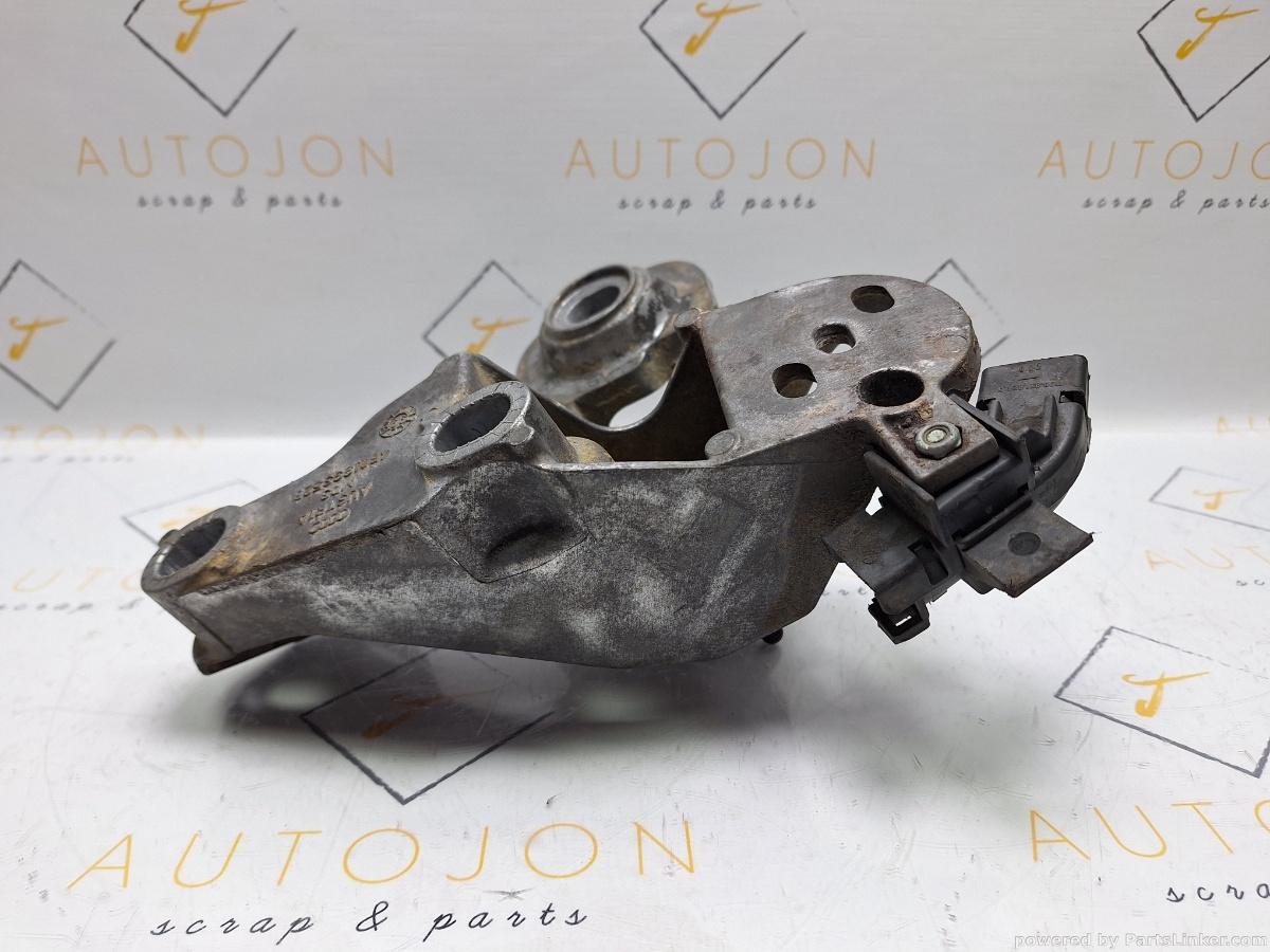 Suport bara stabilizatoare Dreapta VOLKSWAGEN PASSAT Estate (3B5) [ 1997 - 2001 ] TDI (AJM, ATJ) 85KW|115HP OEM 4B0199352B