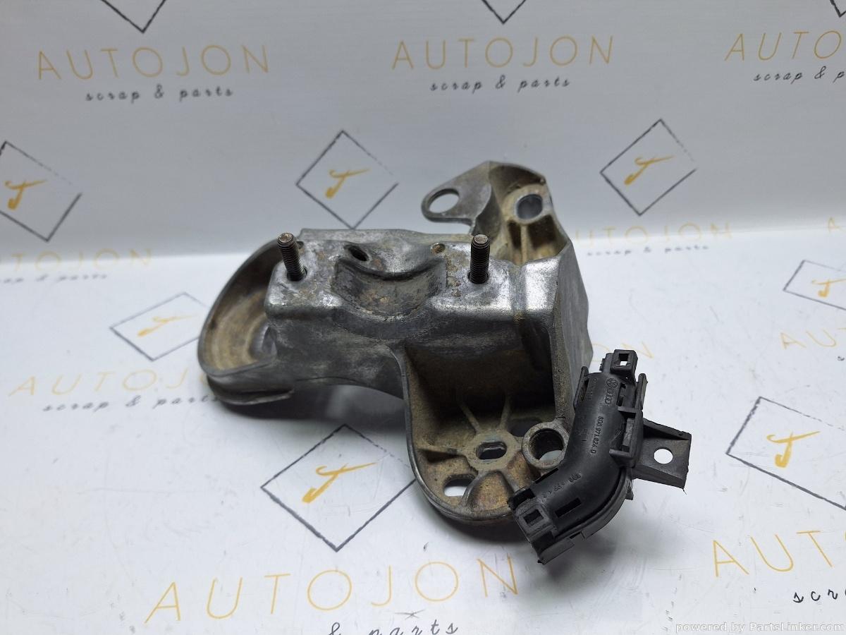 Suport bara stabilizatoare Dreapta VOLKSWAGEN PASSAT Estate (3B5) [ 1997 - 2001 ] TDI (AJM, ATJ) 85KW|115HP OEM 4B0199352B