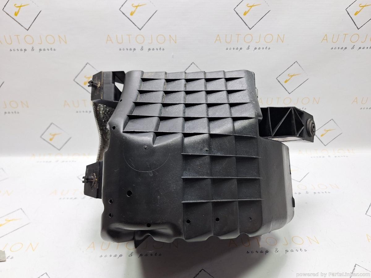 Carcasa filtru aer VOLKSWAGEN PASSAT Estate (3B5) [ 1997 - 2001 ] TDI (AJM, ATJ) 85KW|115HP OEM 8D0129607M
