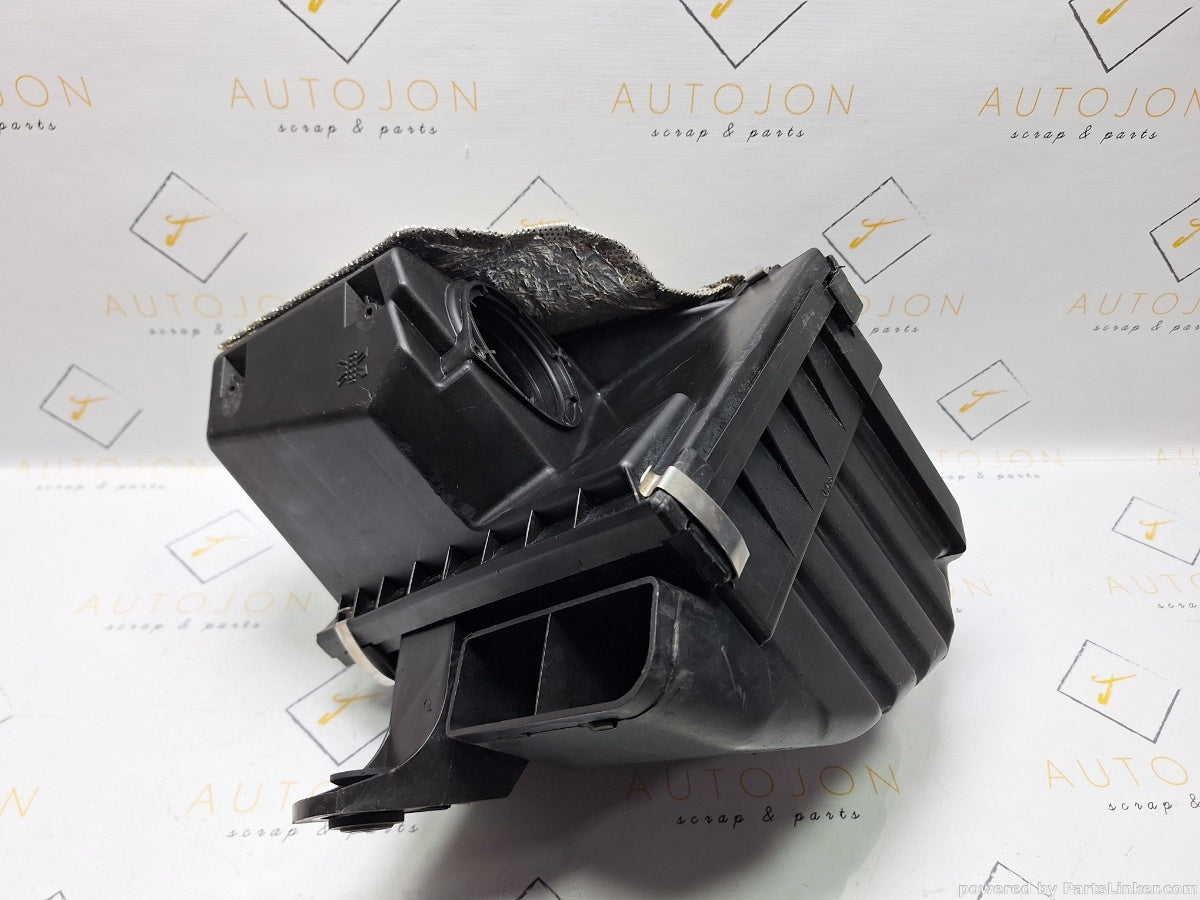 Carcasa filtru aer VOLKSWAGEN PASSAT Estate (3B5) [ 1997 - 2001 ] TDI (AJM, ATJ) 85KW|115HP 8D0129607M