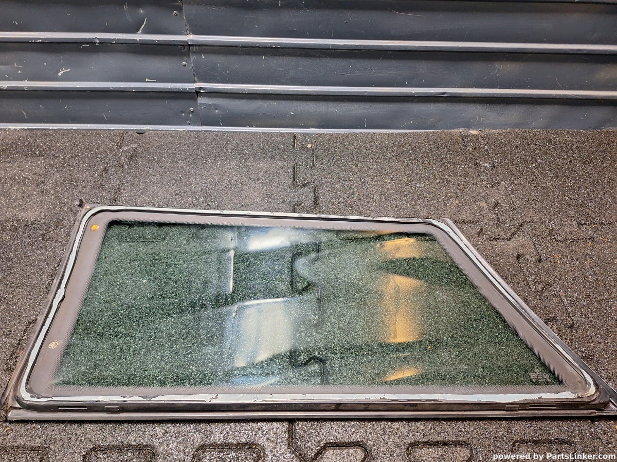 Geam fix lateral dreapta spate VOLKSWAGEN PASSAT Estate (3B5) [ 1997 - 2001 ] TDI (AJM, ATJ) 85KW|115HP 3B9845298J