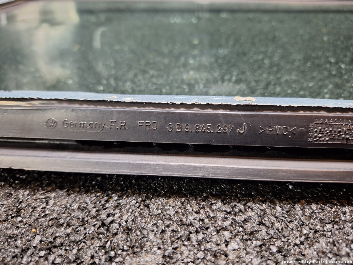 Geam fix lateral stanga spate VOLKSWAGEN PASSAT Estate (3B5) [ 1997 - 2001 ] TDI (AJM, ATJ) 85KW|115HP OEM 3B9845297J