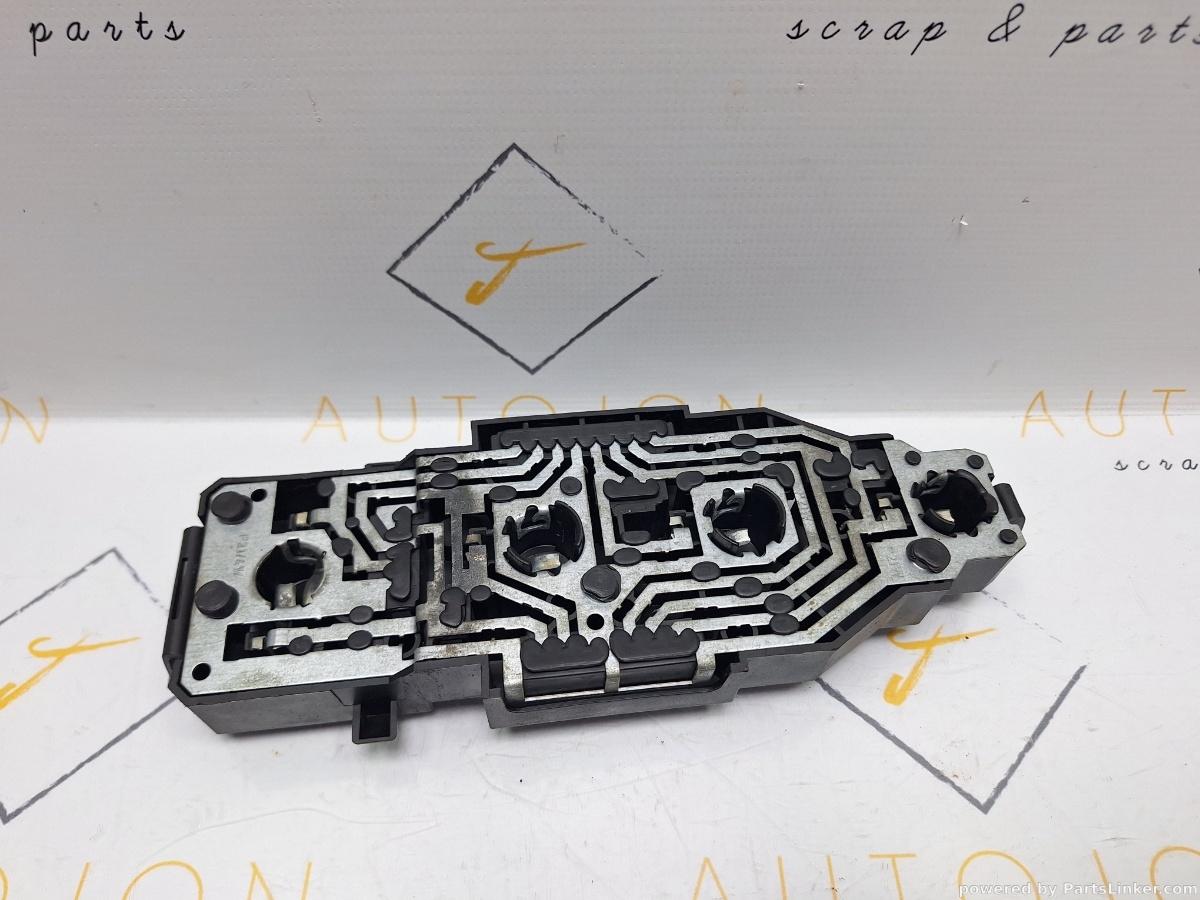 Soclu stop VOLKSWAGEN GOLF III Variant (1H5) [ 1993 - 1999 ] TDI (1Z, AHU, ALE) 66KW|90HP OEM 1H9945257
