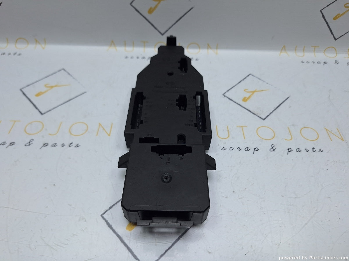 Soclu stop VOLKSWAGEN GOLF III Variant (1H5) [ 1993 - 1999 ] TDI (1Z, AHU, ALE) 66KW|90HP 1H9945257