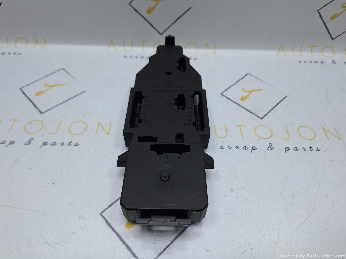 Soclu stop VOLKSWAGEN GOLF III Variant (1H5) [ 1993 - 1999 ] TDI (1Z, AHU, ALE) 66KW|90HP OEM 1H9945257