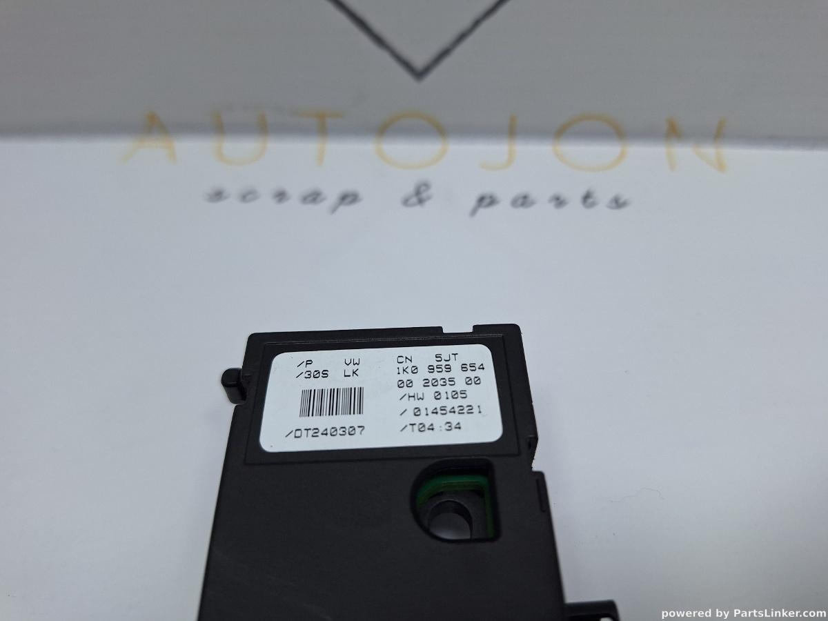Senzor unghi volan VOLKSWAGEN GOLF V (1K1) [ 2003 - 2009 ] TDI (BKC, BLS, BXE) 77KW|105HP OEM 1K0959654