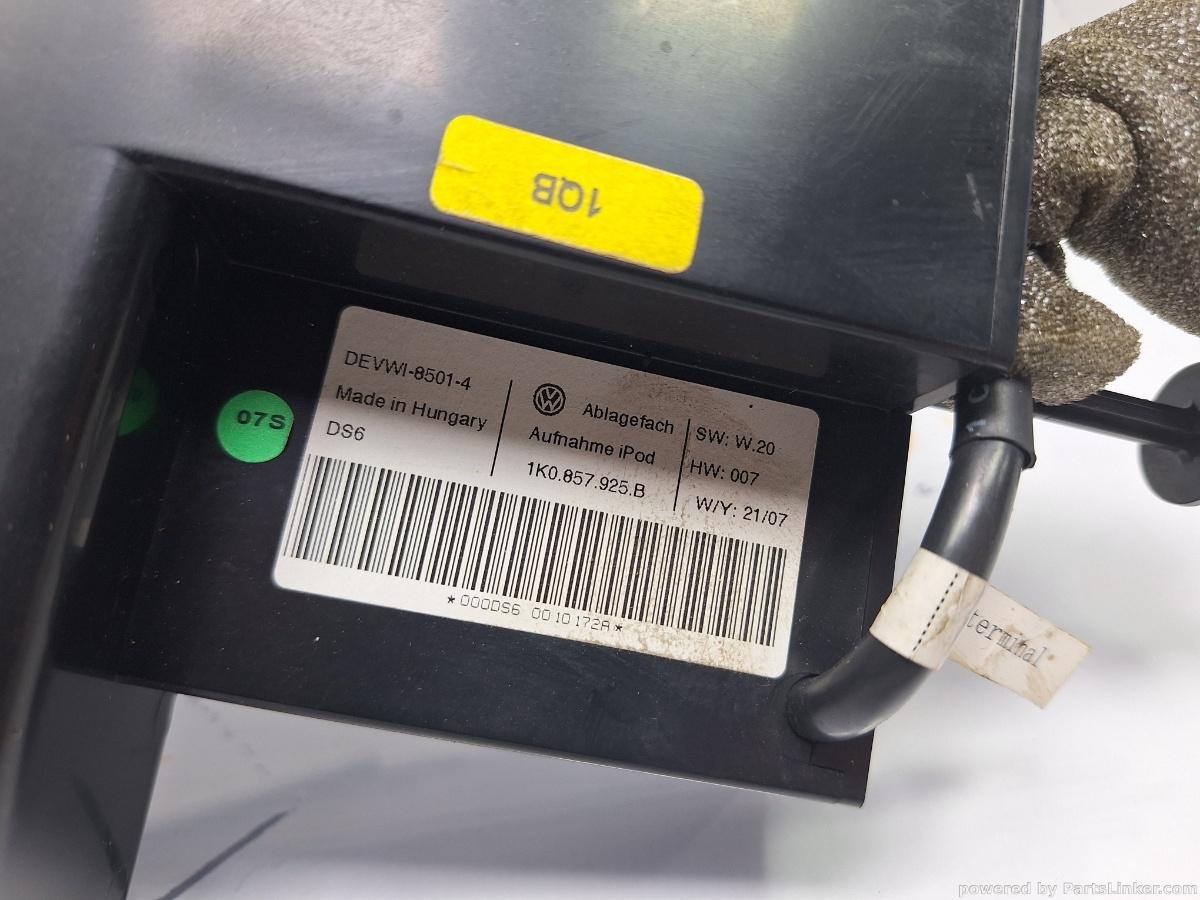 Suport Ipod cotiera VOLKSWAGEN GOLF V (1K1) [ 2003 - 2009 ] TDI (BKC, BLS, BXE) 77KW|105HP OEM 1K0857925B