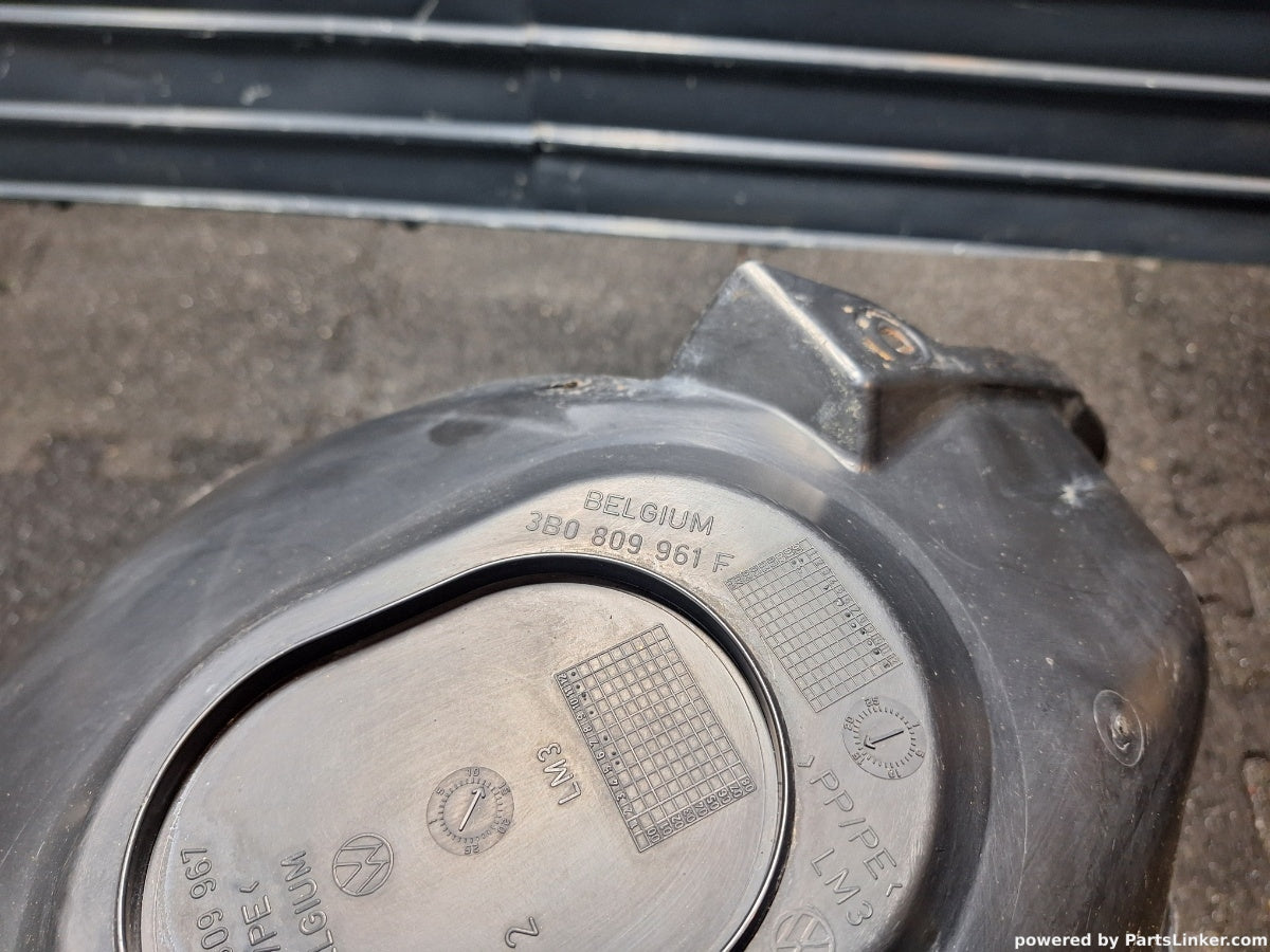 Carenaj roata stanga fata VOLKSWAGEN PASSAT Variant (3B6) [ 2000 - 2005 ] TDI (AVB) 74KW|101HP 3B0809961F