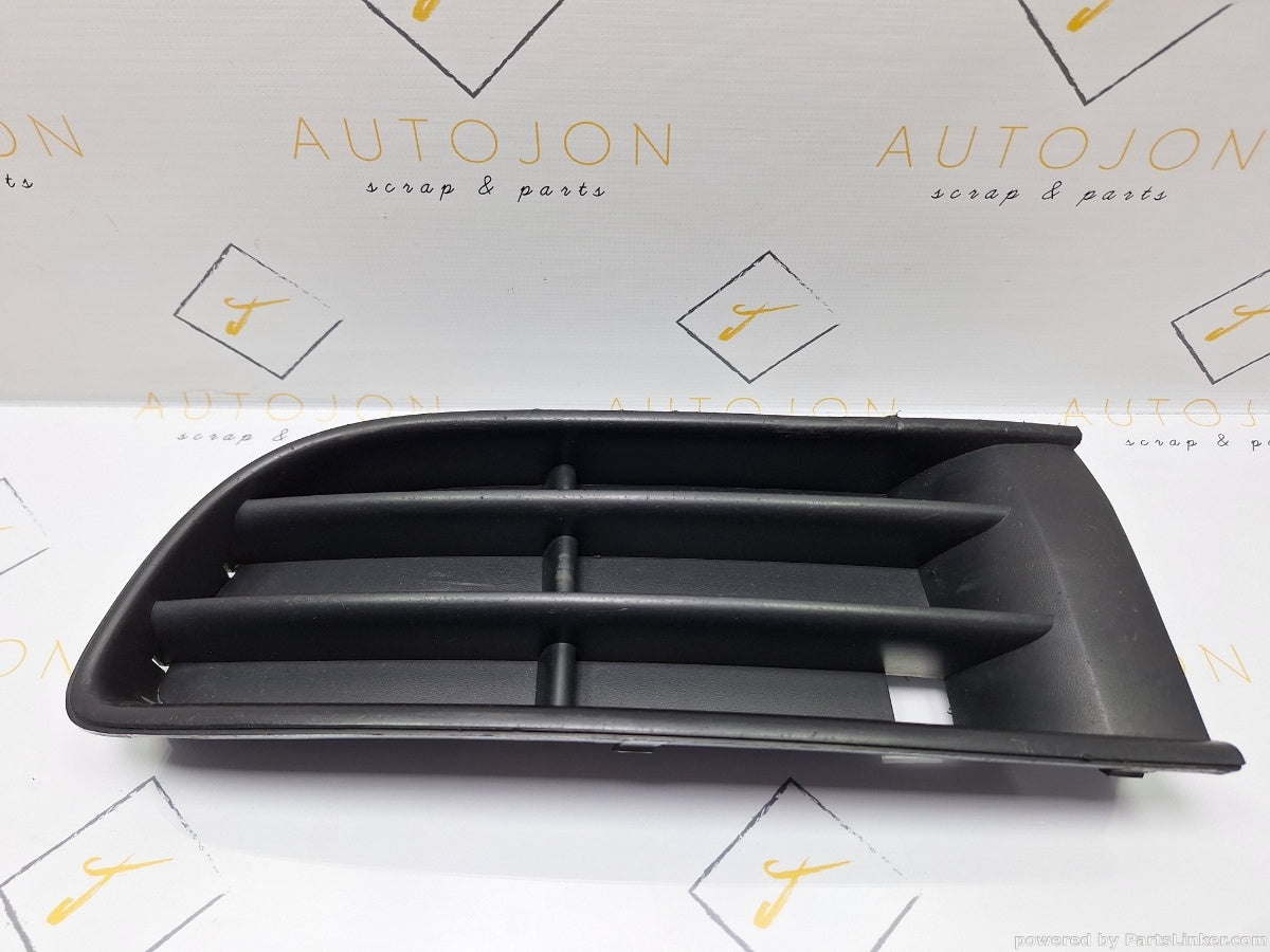 Grila proiector Stanga VOLKSWAGEN POLO (9N_) [ 2001 - 2012 ] TDI (AMF, BAY) 55KW|75HP 6Q0853665