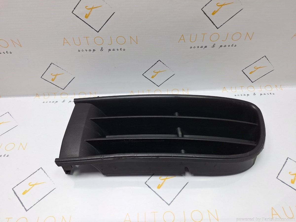 Grila proiector Stanga VOLKSWAGEN POLO (9N_) [ 2001 - 2012 ] TDI (AMF, BAY) 55KW|75HP 6Q0853665