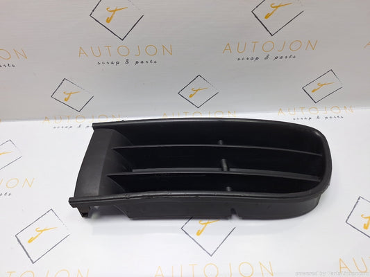 Grila proiector Stanga VOLKSWAGEN POLO (9N_) [ 2001 - 2012 ] TDI (AMF, BAY) 55KW|75HP 6Q0853665