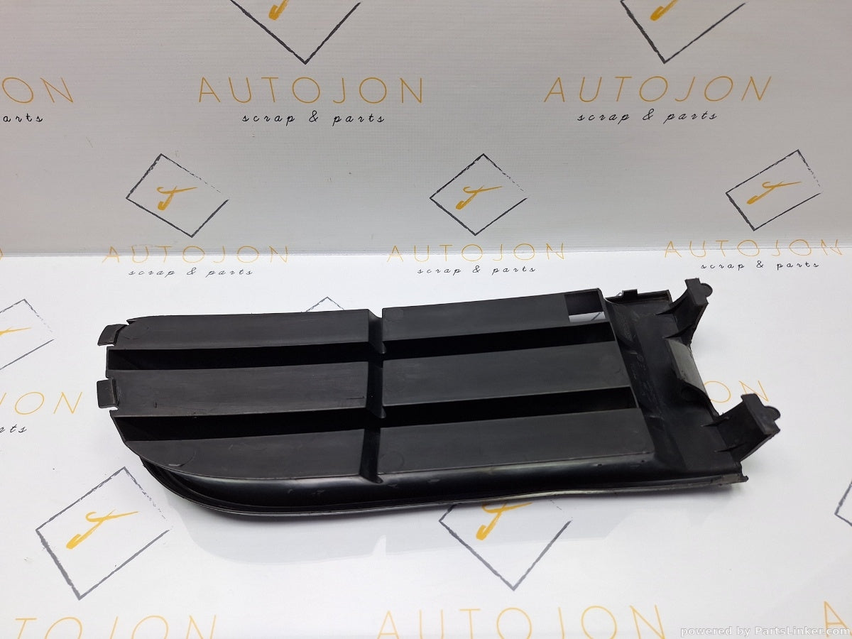 Grila proiector Stanga VOLKSWAGEN POLO (9N_) [ 2001 - 2012 ] TDI (AMF, BAY) 55KW|75HP 6Q0853665