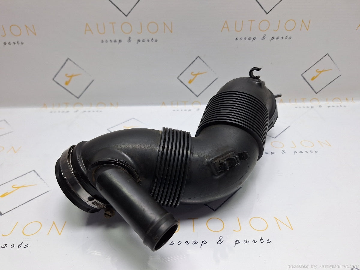 Conducta admisie aer VOLKSWAGEN PASSAT (365) [ 2010 - 2014 ] 1.6 TDi BlueMotion (CAYC) 77KW|105HP 3C0129654M