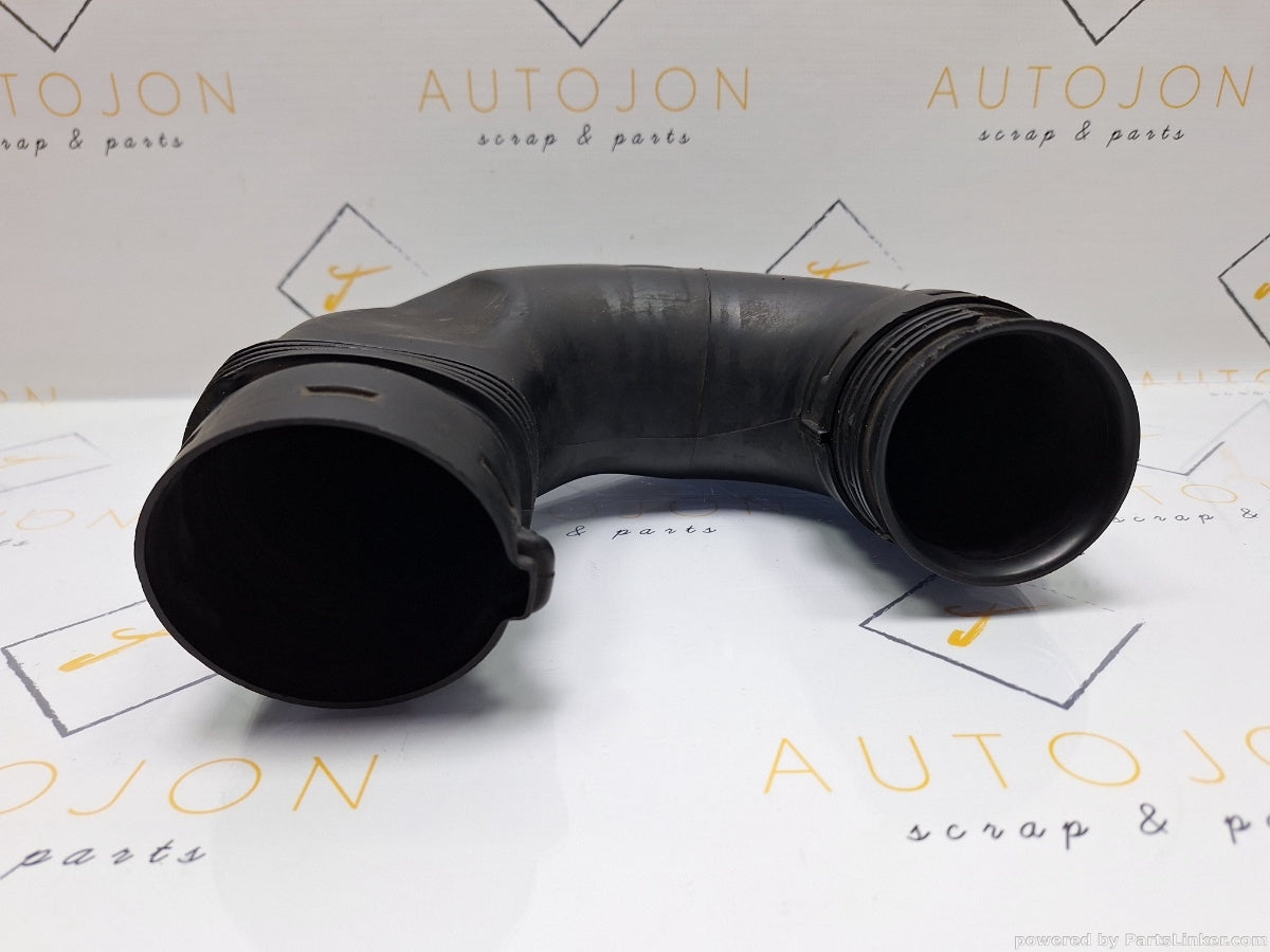 Conducta admisie filtru aer VOLKSWAGEN PASSAT (365) [ 2010 - 2014 ] 1.6 TDi BlueMotion (CAYC) 77KW|105HP 1K0129618BQ