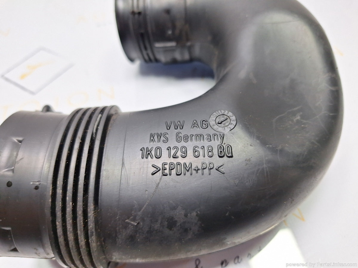 Conducta admisie filtru aer VOLKSWAGEN PASSAT (365) [ 2010 - 2014 ] 1.6 TDi BlueMotion (CAYC) 77KW|105HP 1K0129618BQ