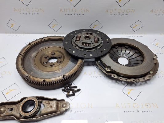 Kit ambreiaj VOLKSWAGEN PASSAT (365) [ 2010 - 2014 ] 1.6 TDi BlueMotion (CAYC) 77KW|105HP 03L105269