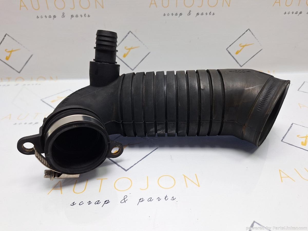 Conducta admisie aer VOLKSWAGEN PASSAT Variant (3B6) [ 2000 - 2005 ] TDI (AVB) 74KW|101HP OEM 8D0129615J