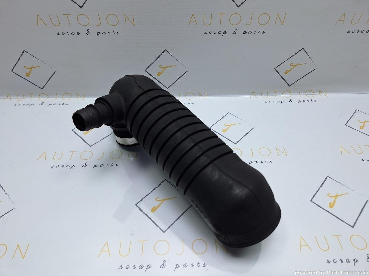 Conducta admisie aer VOLKSWAGEN PASSAT Variant (3B6) [ 2000 - 2005 ] TDI (AVB) 74KW|101HP OEM 8D0129615J