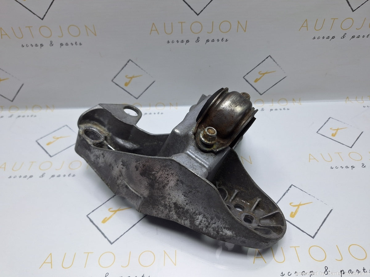 Suport bara stabilizatoare Stanga VOLKSWAGEN PASSAT Variant (3B6) [ 2000 - 2005 ] TDI (AVB) 74KW|101HP 4B0199351B