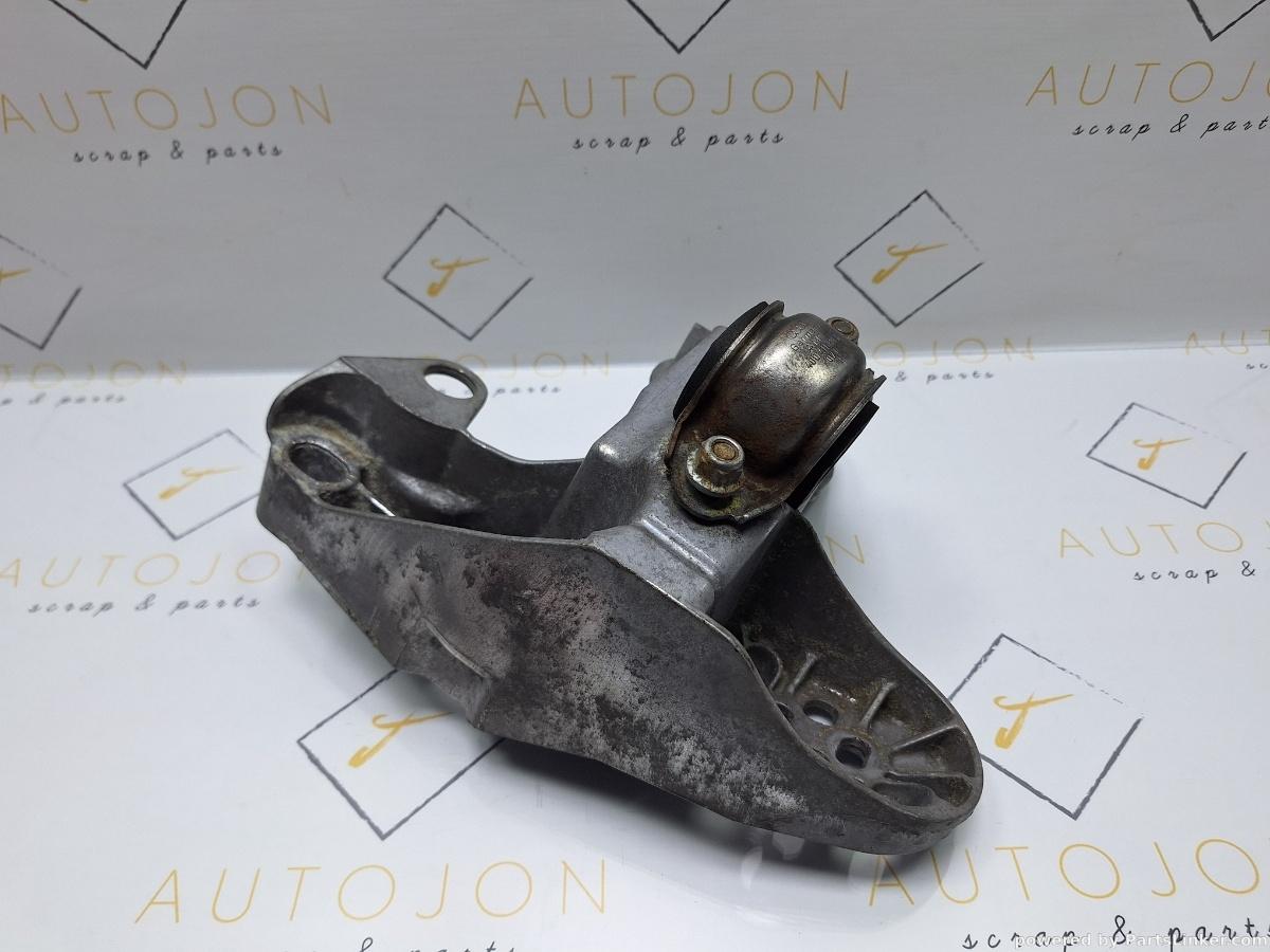 Suport bara stabilizatoare Stanga VOLKSWAGEN PASSAT Variant (3B6) [ 2000 - 2005 ] TDI (AVB) 74KW|101HP OEM 4B0199351B