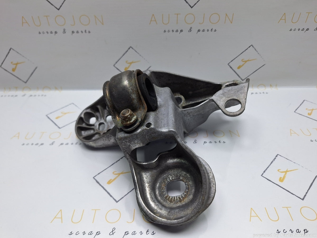 Suport bara stabilizatoare Stanga VOLKSWAGEN PASSAT Variant (3B6) [ 2000 - 2005 ] TDI (AVB) 74KW|101HP 4B0199351B