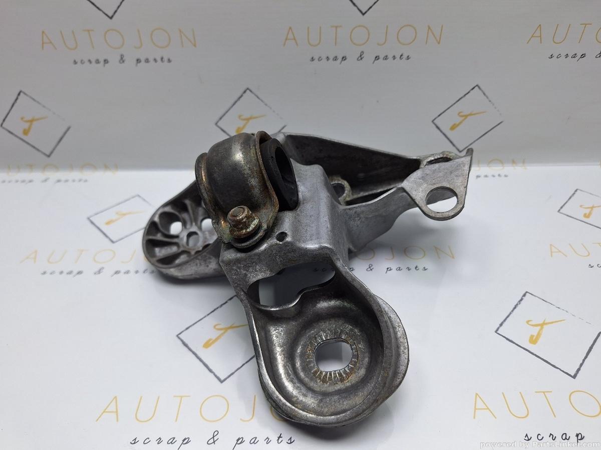 Suport bara stabilizatoare Stanga VOLKSWAGEN PASSAT Variant (3B6) [ 2000 - 2005 ] TDI (AVB) 74KW|101HP OEM 4B0199351B