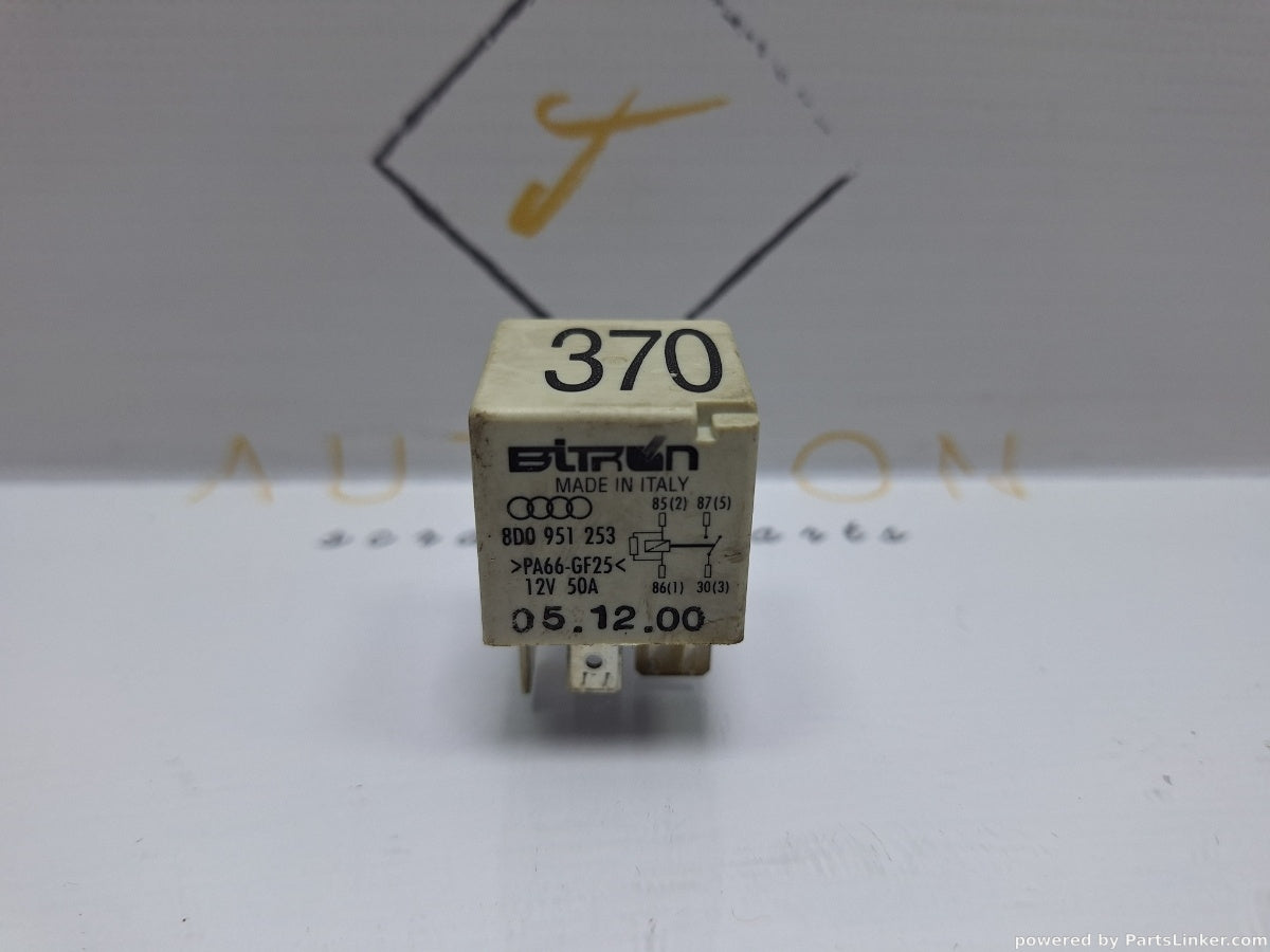 Releu bujii 370 VOLKSWAGEN PASSAT Variant (3B6) [ 2000 - 2005 ] TDI (AVB) 74KW|101HP 8D0951253