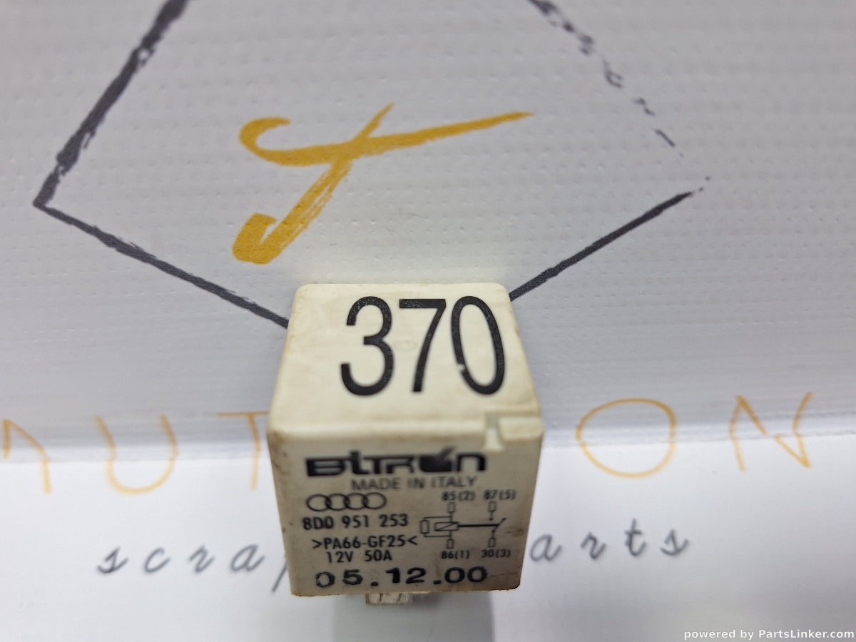 Releu bujii 370 VOLKSWAGEN PASSAT Variant (3B6) [ 2000 - 2005 ] TDI (AVB) 74KW|101HP 8D0951253
