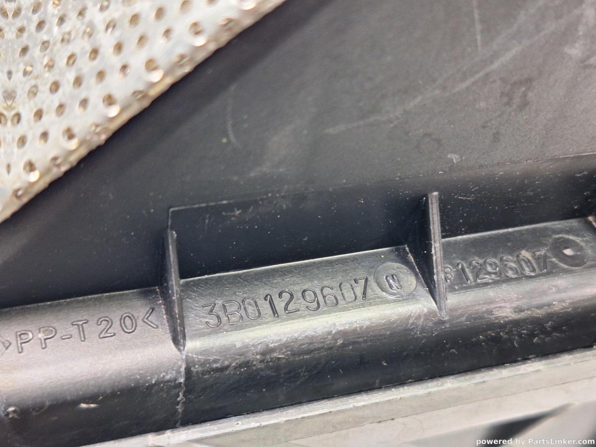 Carcasa filtru aer VOLKSWAGEN PASSAT Variant (3B6) [ 2000 - 2005 ] TDI (AVB) 74KW|101HP OEM 3B0129607N