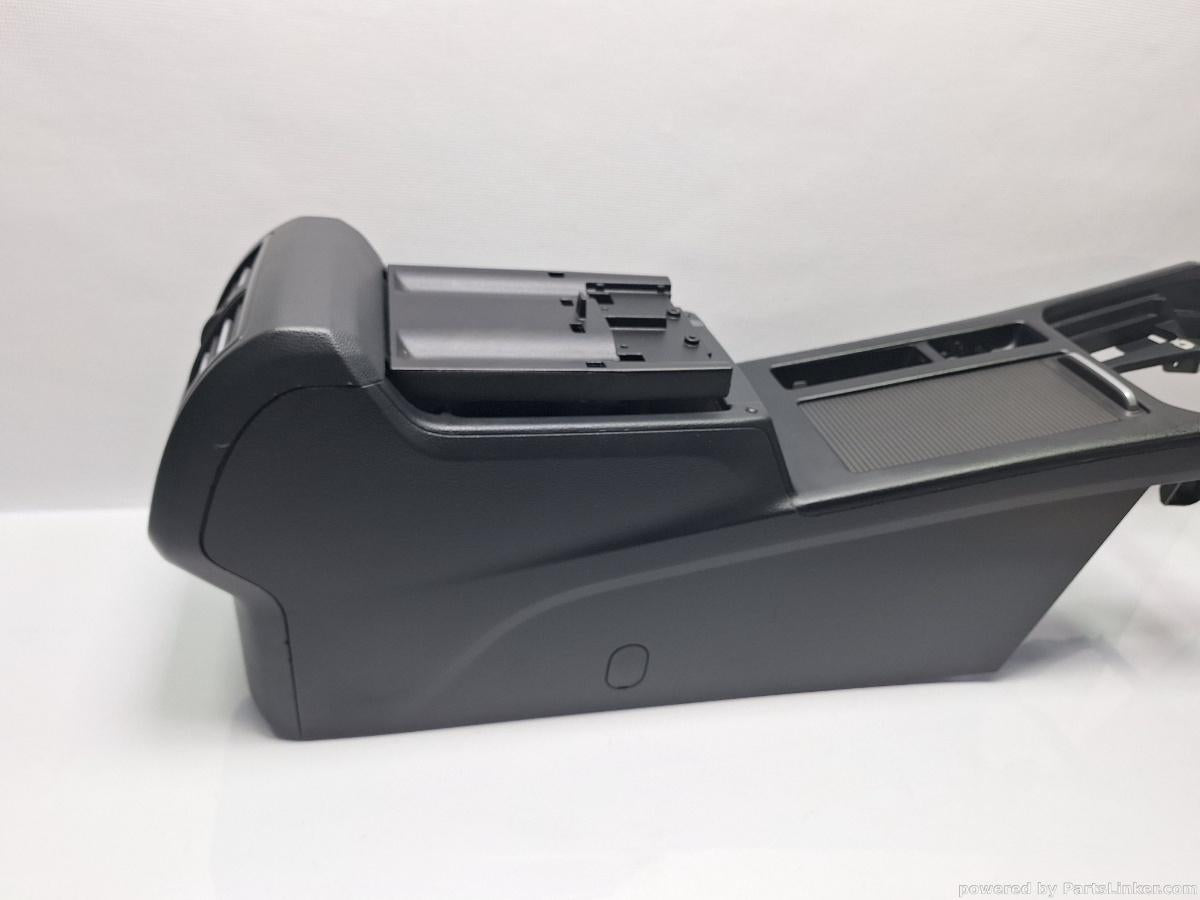Consola centrala VOLKSWAGEN PASSAT Variant (3G5) [ 2014 - > ] TDI (CRLB, DBGA, DFGA) 110KW|150HP OEM 3G2863241A