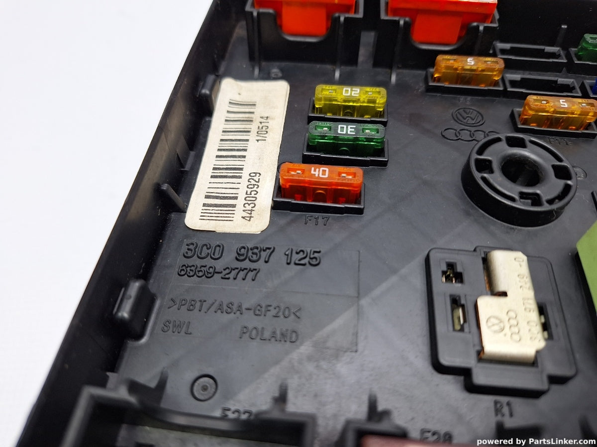 Panou sigurante motor VOLKSWAGEN PASSAT Variant (3C5) [ 2005 - 2011 ] TDI (CBDC) 81KW|110HP 3C0937125