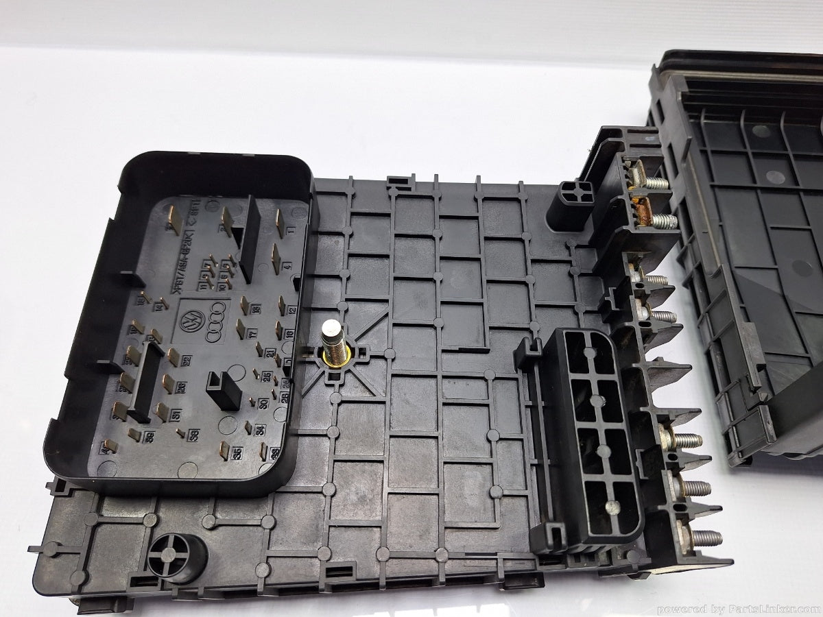 Panou sigurante motor VOLKSWAGEN PASSAT Variant (3C5) [ 2005 - 2011 ] TDI (CBDC) 81KW|110HP 3C0937125